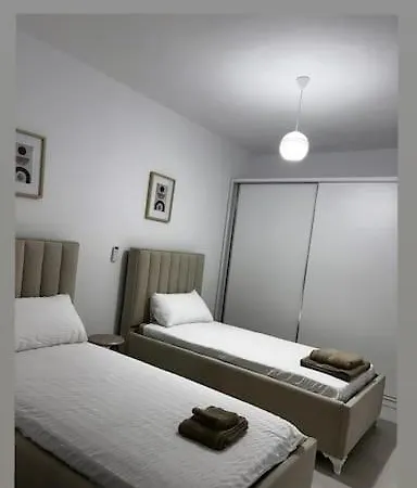 Elia 8 Apartment